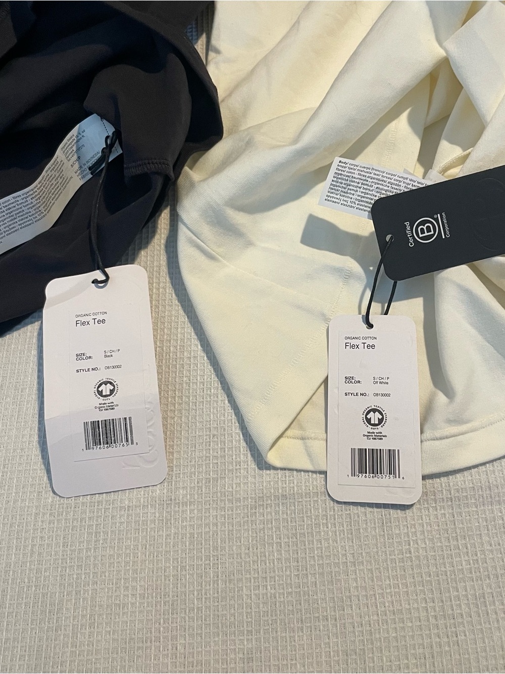 Organic Basics Flex Tee 2-Pack Black & Off White Organic Cotton Stretch T-Shirts - Picture 5 of 8